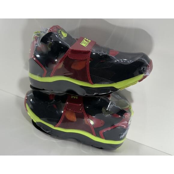 Athletic_Shoes